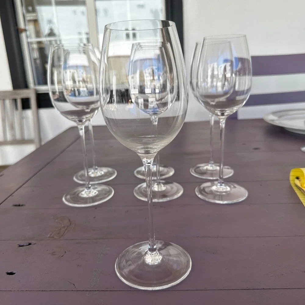 Williams Sonoma 7 White Whine Glasses